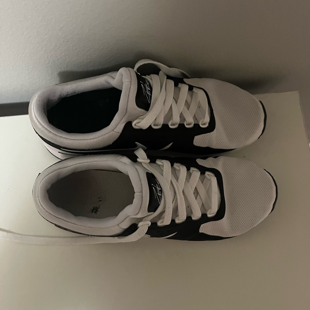 Nike Monochrome Athletic Shoes - Picture 3 of 4